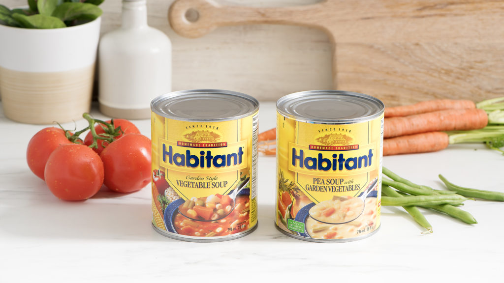 Habitant soup cans beside vegetables